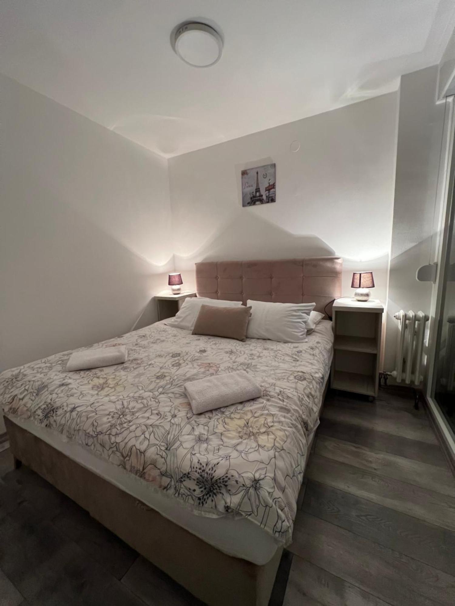 Apartman Omar Stan Na Dan Besplatan Parking SJJ Eksteriør billede