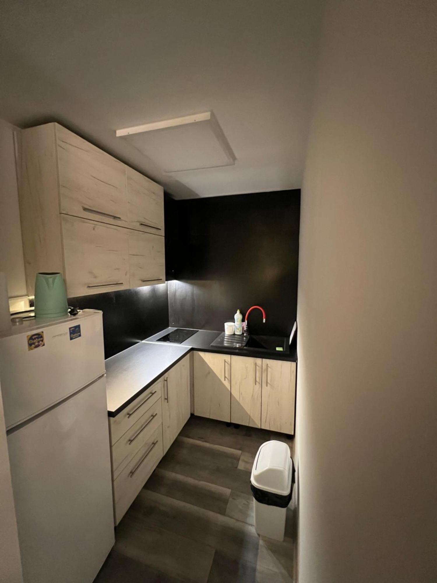 Apartman Omar Stan Na Dan Besplatan Parking SJJ Eksteriør billede