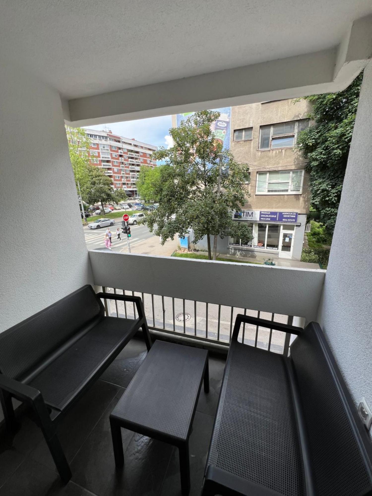 Apartman Omar Stan Na Dan Besplatan Parking SJJ Eksteriør billede